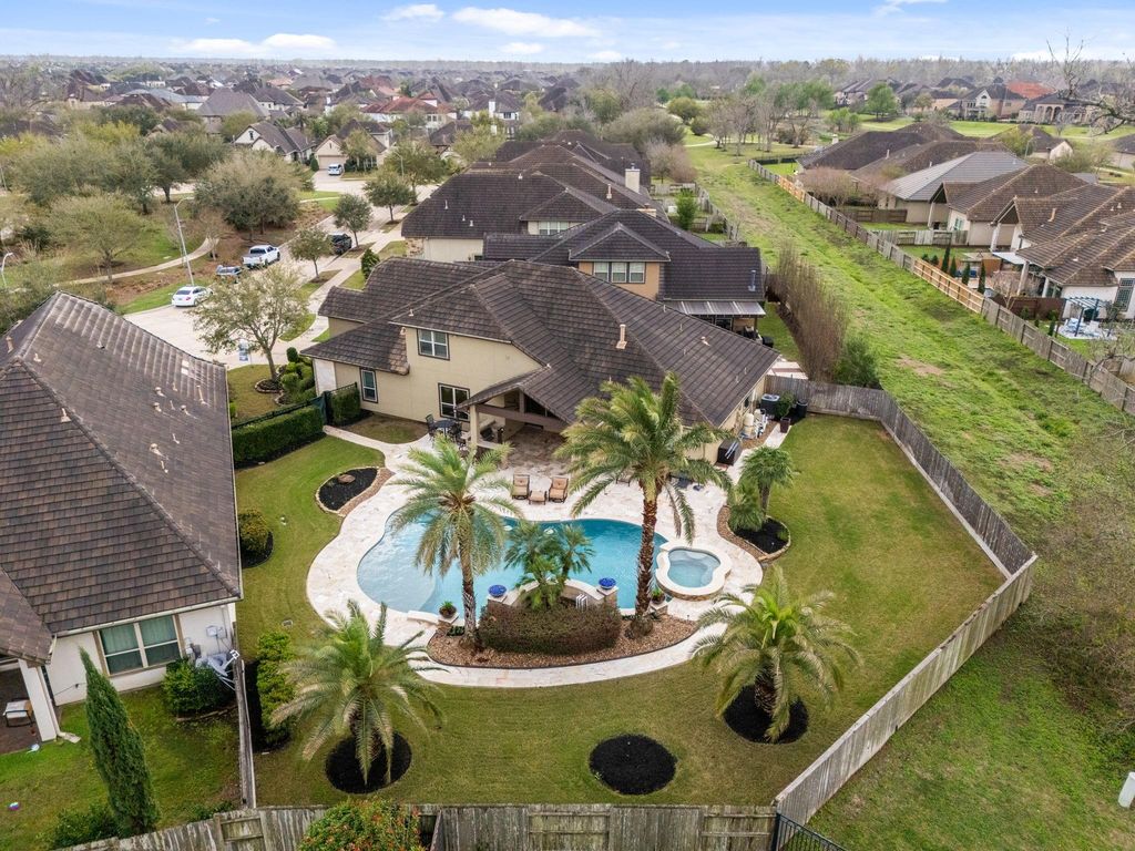 Image 2 of property listing at 5127 Wheaton Park Drive, Sugar Land, TX 77479