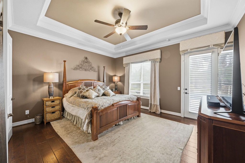 Image 20 of property listing at 5127 Wheaton Park Drive, Sugar Land, TX 77479