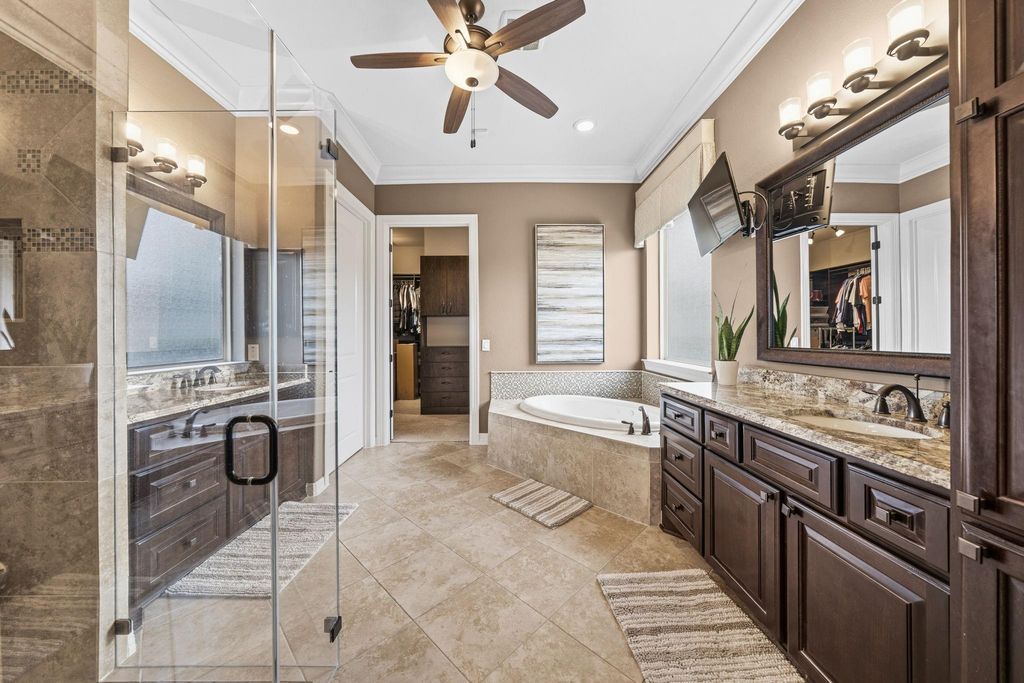 Image 21 of property listing at 5127 Wheaton Park Drive, Sugar Land, TX 77479