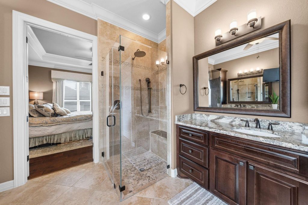 Image 22 of property listing at 5127 Wheaton Park Drive, Sugar Land, TX 77479