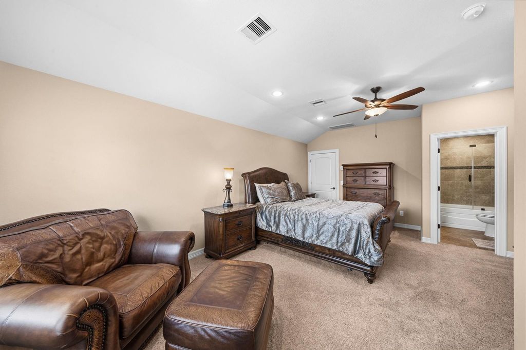 Image 25 of property listing at 5127 Wheaton Park Drive, Sugar Land, TX 77479