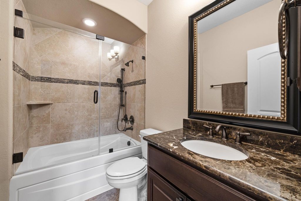 Image 26 of property listing at 5127 Wheaton Park Drive, Sugar Land, TX 77479