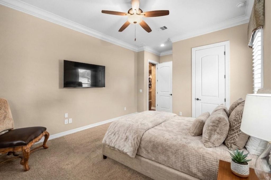 Image 28 of property listing at 5127 Wheaton Park Drive, Sugar Land, TX 77479