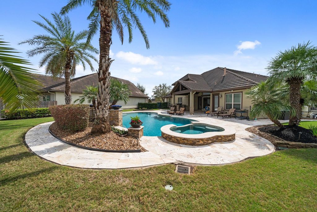 Image 3 of property listing at 5127 Wheaton Park Drive, Sugar Land, TX 77479
