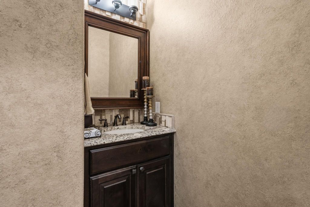 Image 32 of property listing at 5127 Wheaton Park Drive, Sugar Land, TX 77479