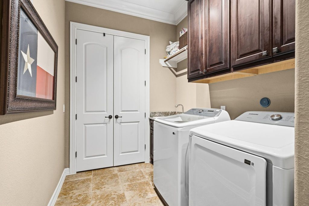 Image 33 of property listing at 5127 Wheaton Park Drive, Sugar Land, TX 77479