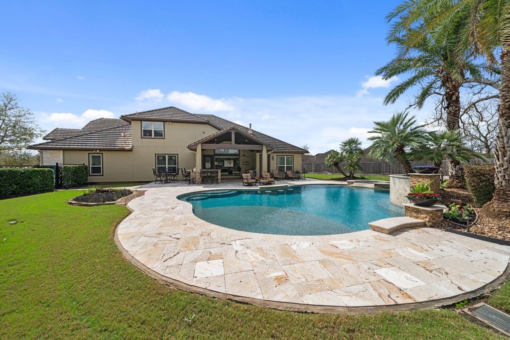 Image 4 of property listing at 5127 Wheaton Park Drive, Sugar Land, TX 77479