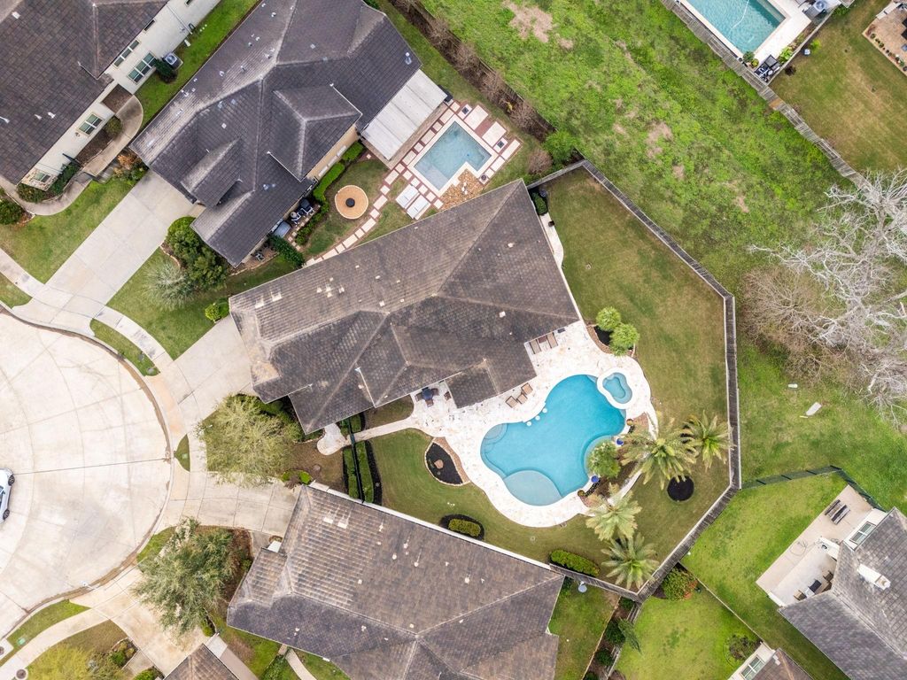 Image 40 of property listing at 5127 Wheaton Park Drive, Sugar Land, TX 77479