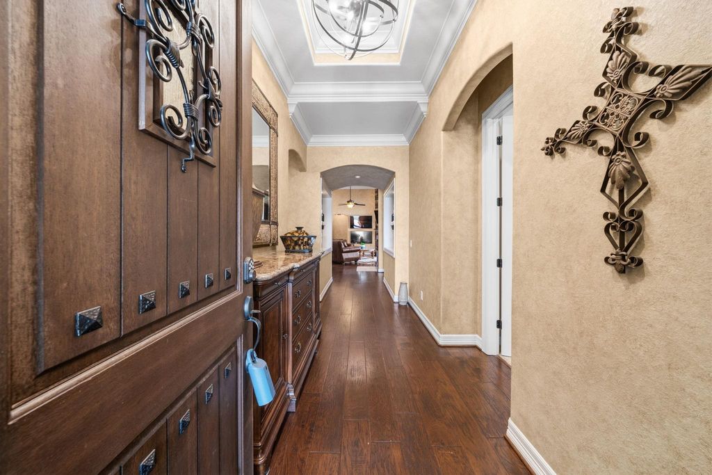 Image 8 of property listing at 5127 Wheaton Park Drive, Sugar Land, TX 77479