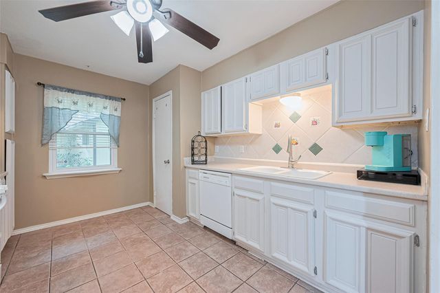 3319 Sycamore Springs Drive, Houston, TX 77339
