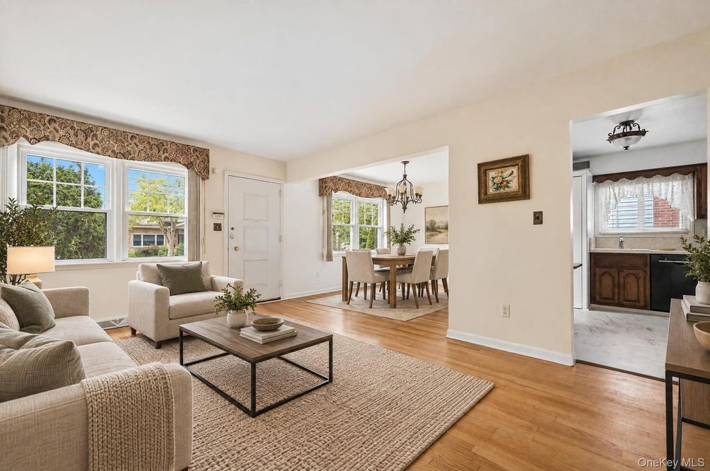 41 Margaretta Court, Staten Island, NY 10314 — photo 2