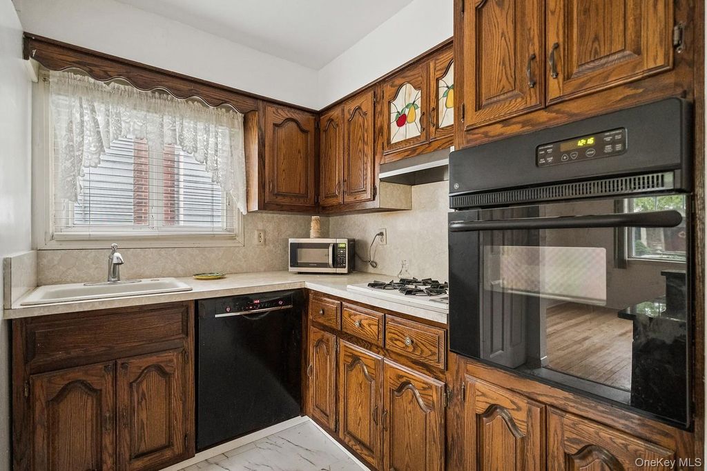 41 Margaretta Court, Staten Island, NY 10314 — photo 3