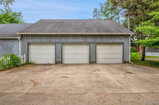 3870 Benstein Road, Commerce Charter Township, MI 48382