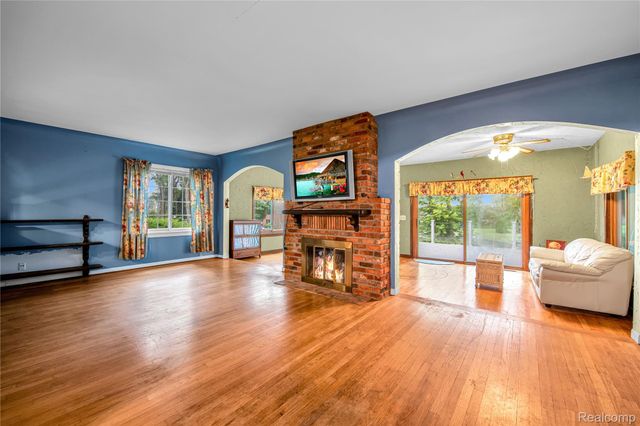 3870 Benstein Road, Commerce Charter Township, MI 48382