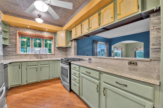 3870 Benstein Road, Commerce Charter Township, MI 48382