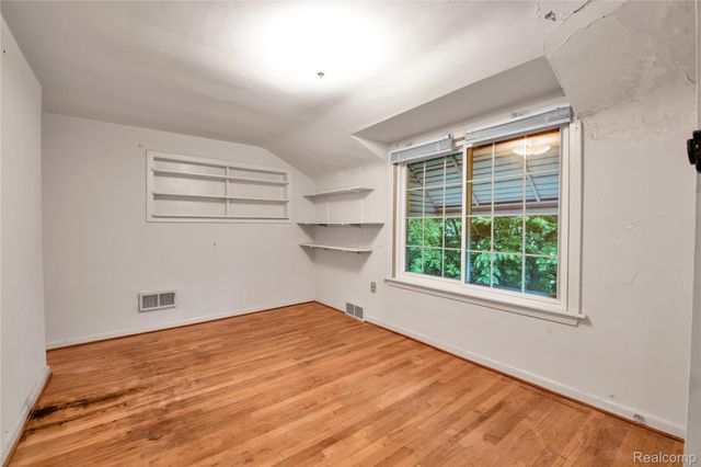 3870 Benstein Road, Commerce Charter Township, MI 48382