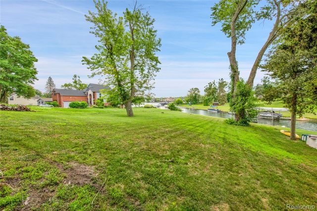 3870 Benstein Road, Commerce Charter Township, MI 48382