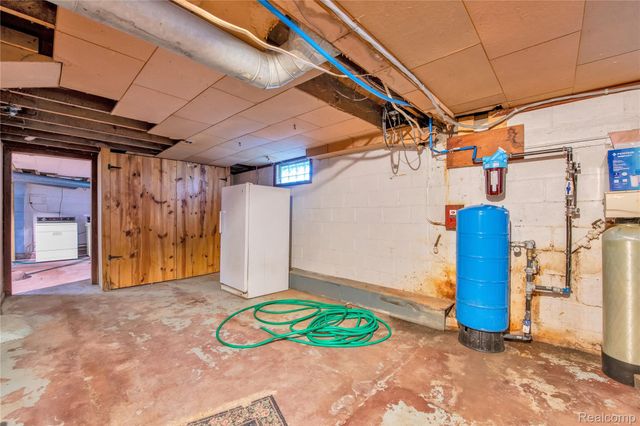 3870 Benstein Road, Commerce Charter Township, MI 48382