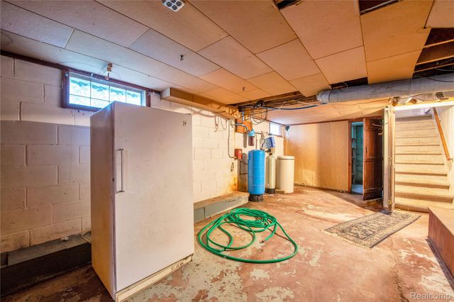 3870 Benstein Road, Commerce Charter Township, MI 48382