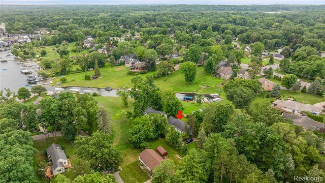 3870 Benstein Road, Commerce Charter Township, MI 48382