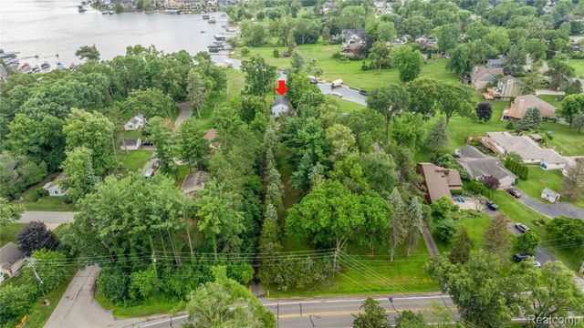 3870 Benstein Road, Commerce Charter Township, MI 48382
