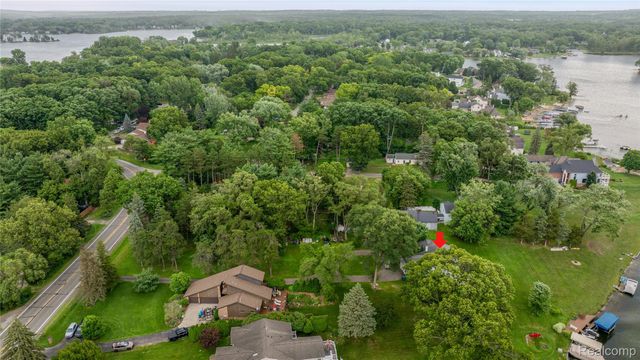 3870 Benstein Road, Commerce Charter Township, MI 48382