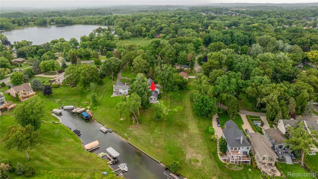 3870 Benstein Road, Commerce Charter Township, MI 48382