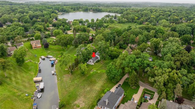 3870 Benstein Road, Commerce Charter Township, MI 48382