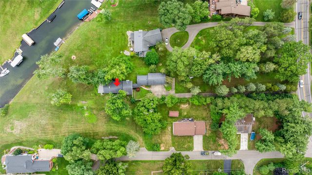 3870 Benstein Road, Commerce Charter Township, MI 48382