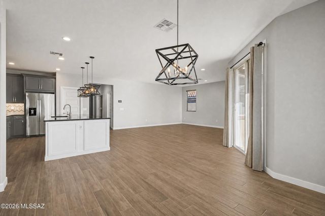 11839 N Silver Village Place, Tucson, AZ 85737