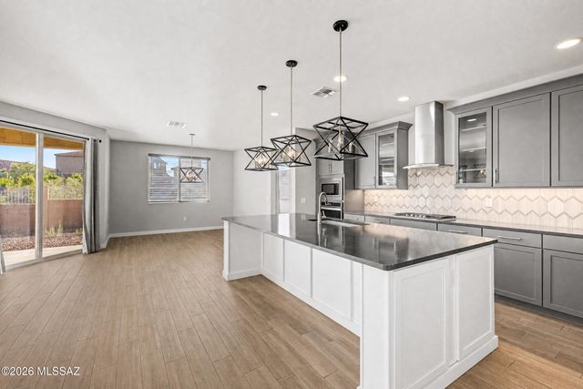 11839 N Silver Village Place, Tucson, AZ 85737