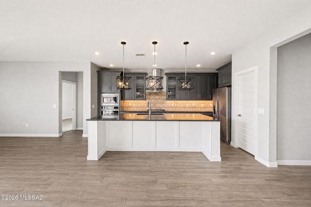 11839 N Silver Village Place, Tucson, AZ 85737