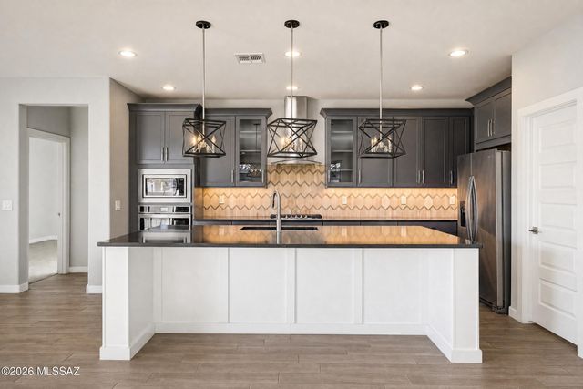 11839 N Silver Village Place, Tucson, AZ 85737