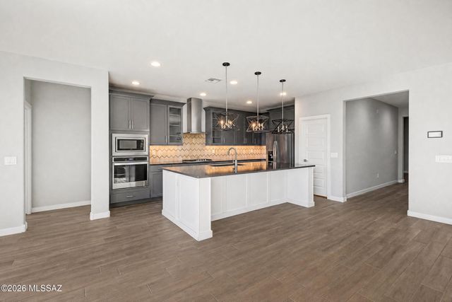 11839 N Silver Village Place, Tucson, AZ 85737