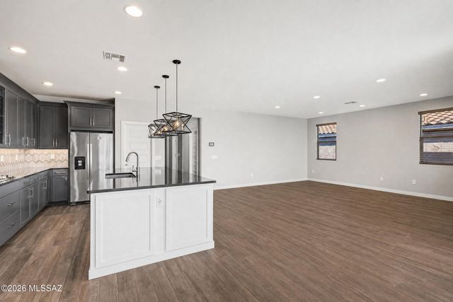 11839 N Silver Village Place, Tucson, AZ 85737