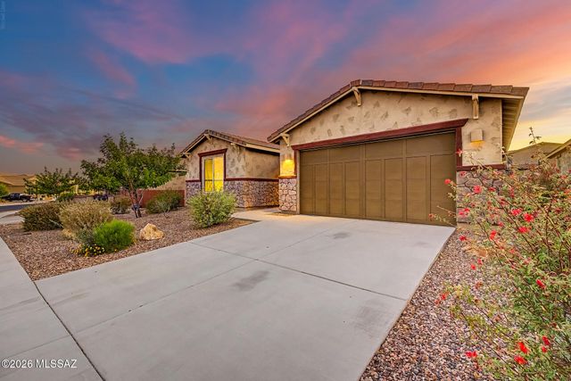 11839 N Silver Village Place, Tucson, AZ 85737