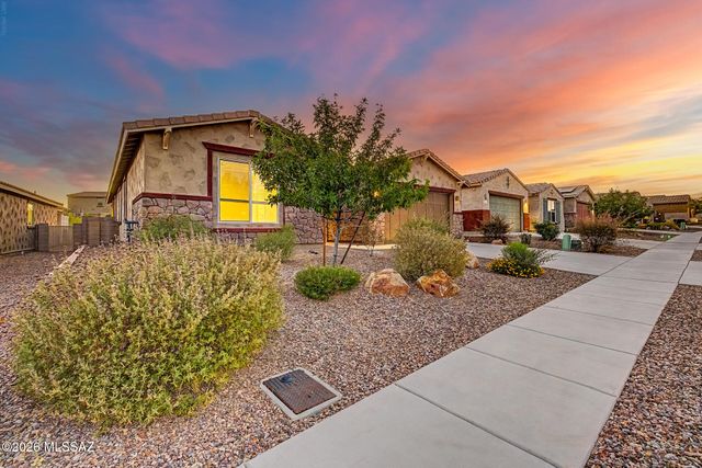 11839 N Silver Village Place, Tucson, AZ 85737