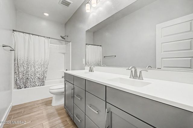 11839 N Silver Village Place, Tucson, AZ 85737