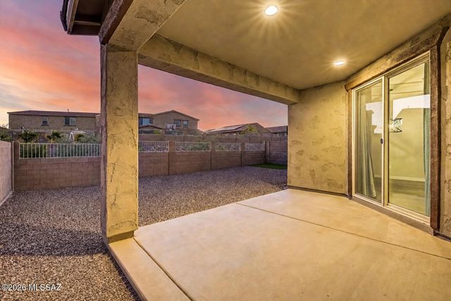 11839 N Silver Village Place, Tucson, AZ 85737
