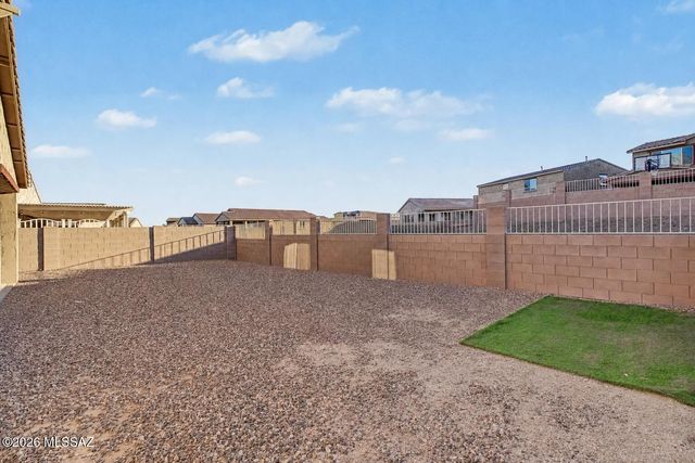 11839 N Silver Village Place, Tucson, AZ 85737
