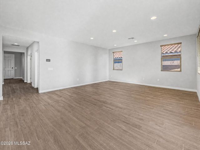 11839 N Silver Village Place, Tucson, AZ 85737