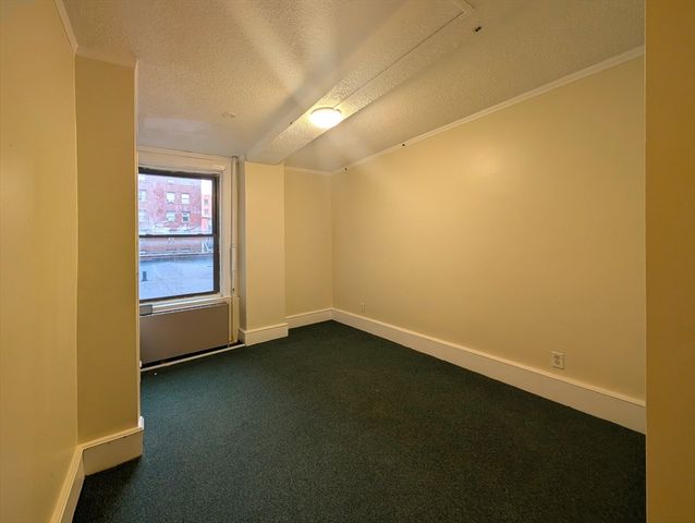 140 Chestnut St 207, Springfield, MA 01103