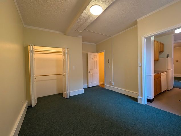 140 Chestnut St 207, Springfield, MA 01103