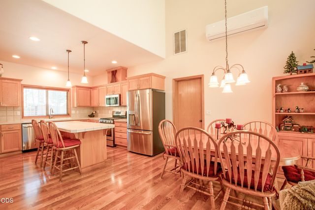55620 Wagon Master Way, Bend, OR 97707