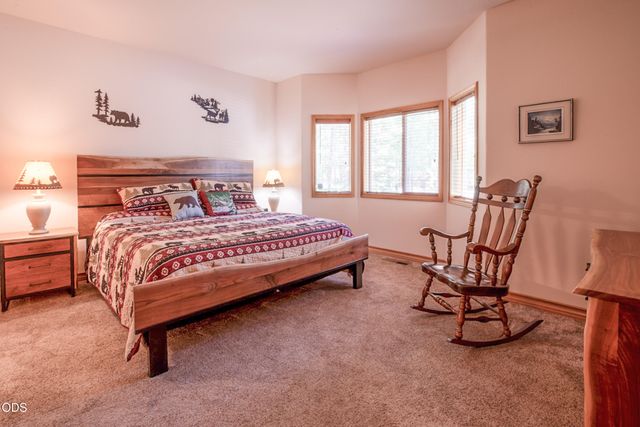 55620 Wagon Master Way, Bend, OR 97707