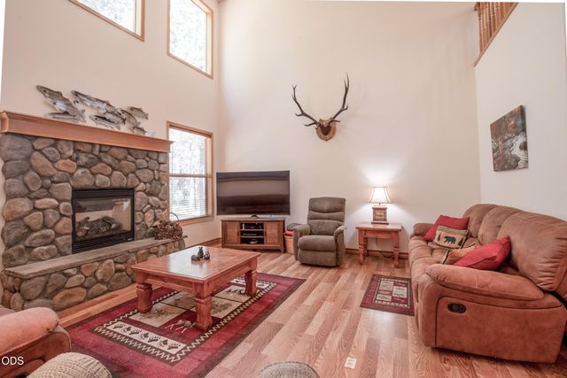 55620 Wagon Master Way, Bend, OR 97707