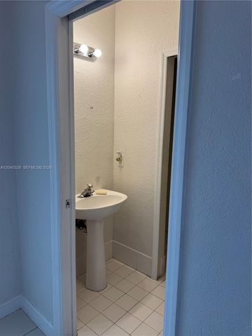 17640 NW 73rd Ave 204-19, Hialeah, FL 33015
