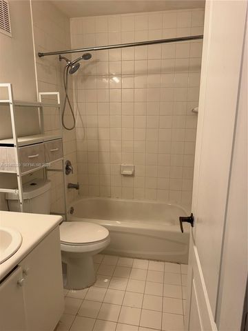 17640 NW 73rd Ave 204-19, Hialeah, FL 33015