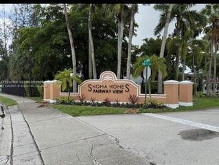 17640 NW 73rd Ave 204-19, Hialeah, FL 33015