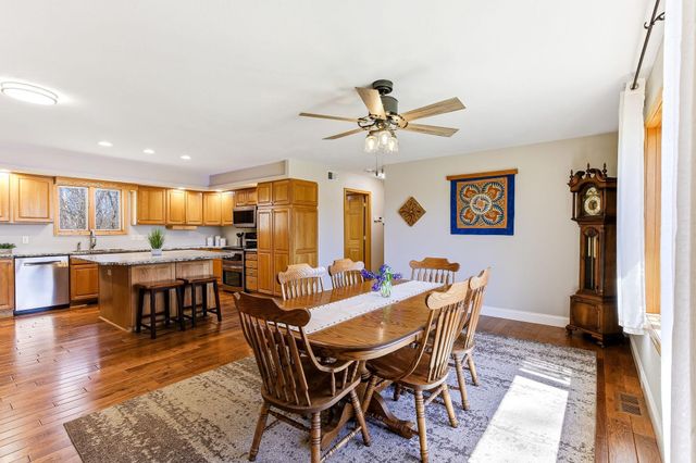 576 Burr Oak Lane, Hudson, WI 54016